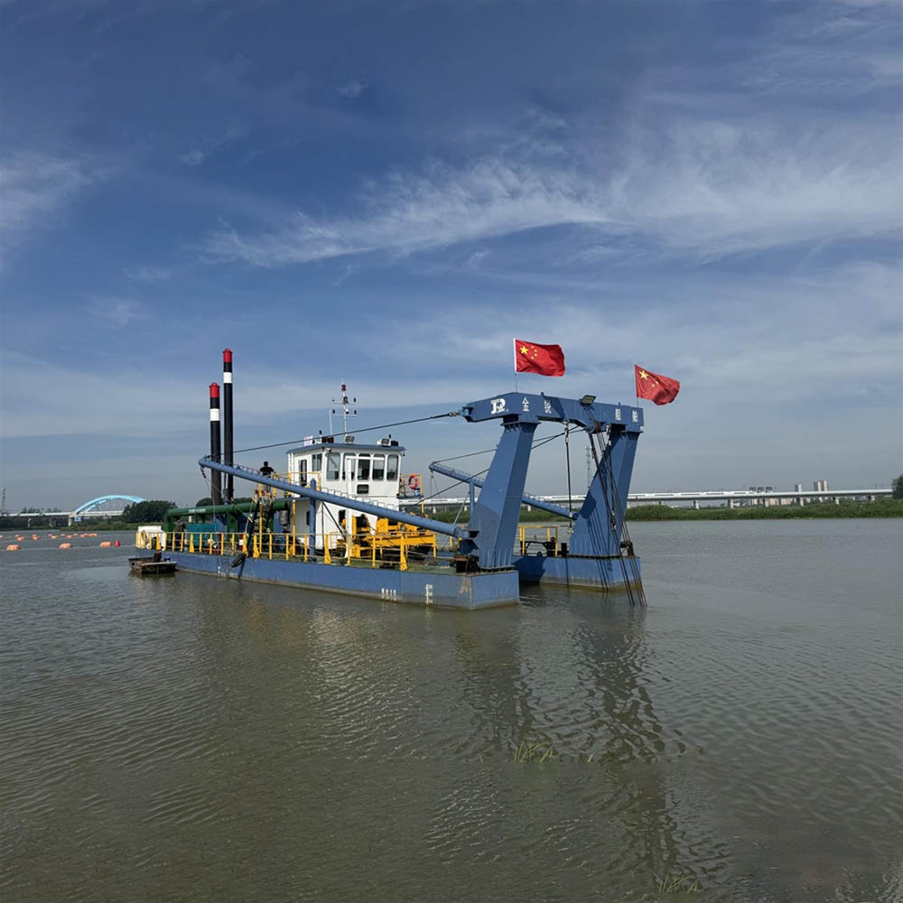 安徽固鎮(zhèn)“博浚1號(hào)”船清淤現(xiàn)場(chǎng)（配圖）